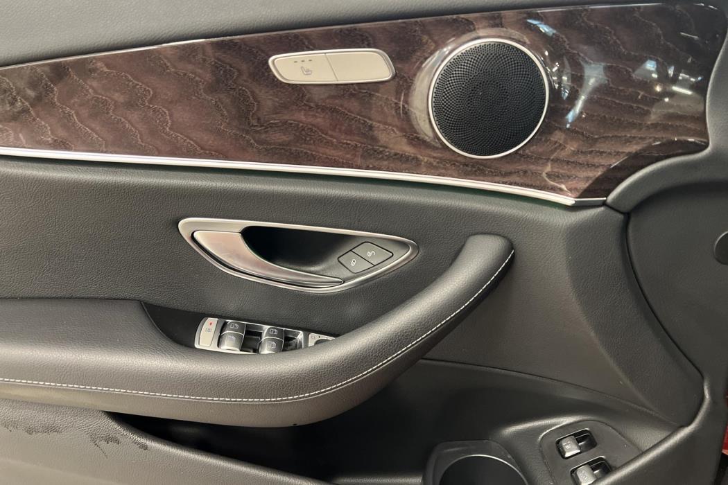 MERCEDES-BENZ E 2022