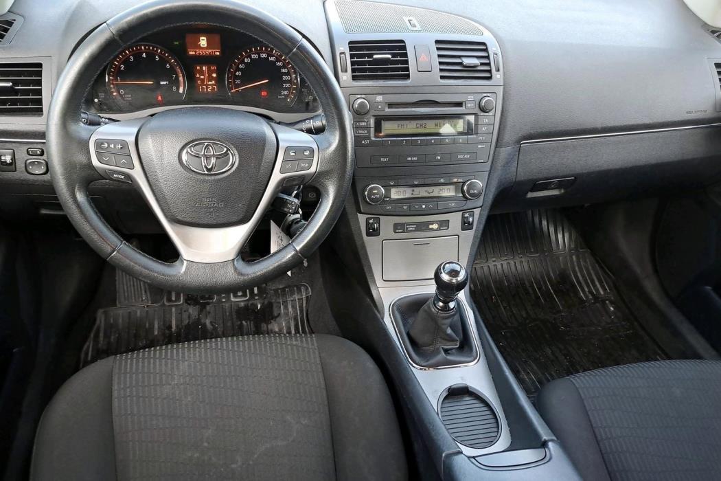 TOYOTA Avensis 2010