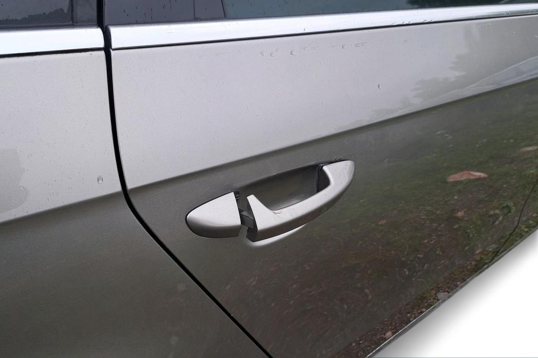 VOLKSWAGEN Passat 2012