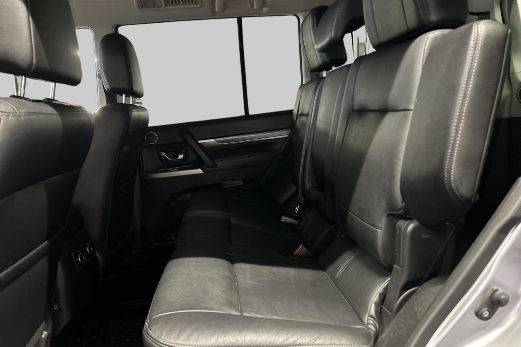 MITSUBISHI Pajero 2016