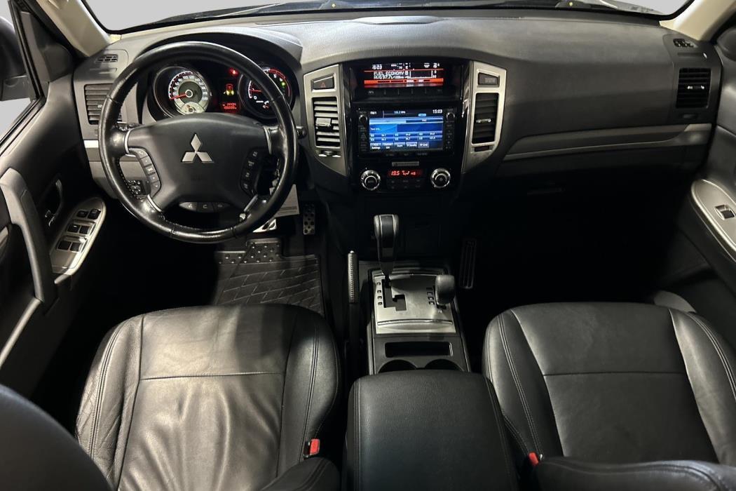 MITSUBISHI Pajero 2016