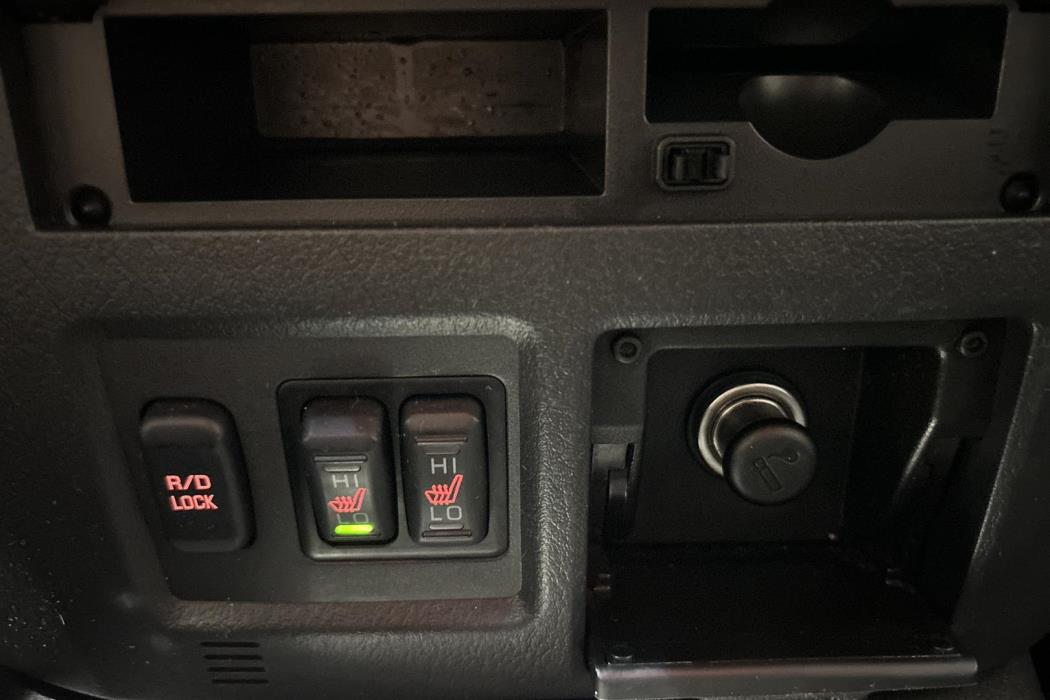 MITSUBISHI Pajero 2016