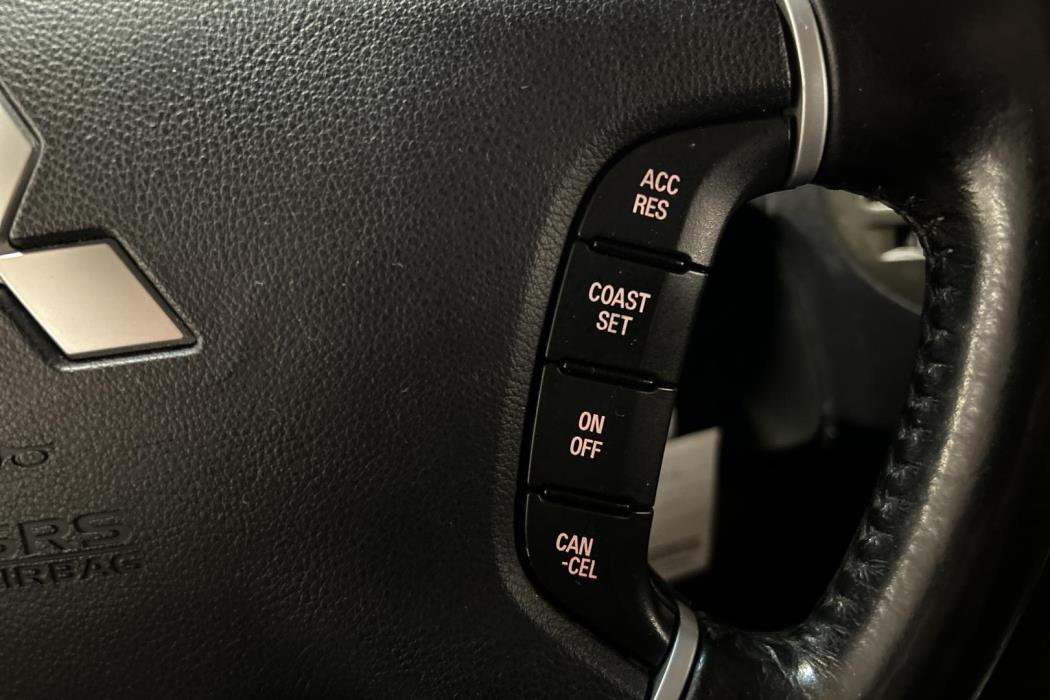 MITSUBISHI Pajero 2016