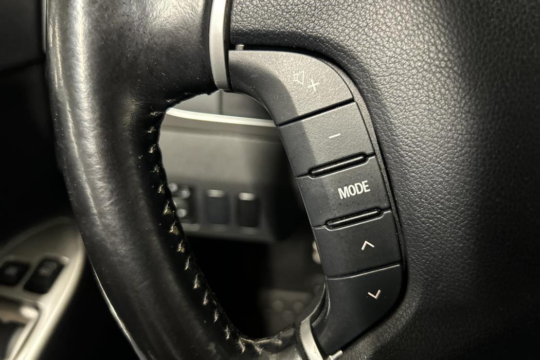 MITSUBISHI Pajero 2016