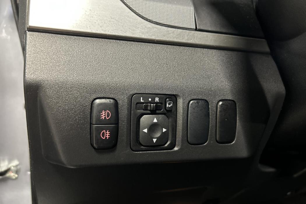 MITSUBISHI Pajero 2016