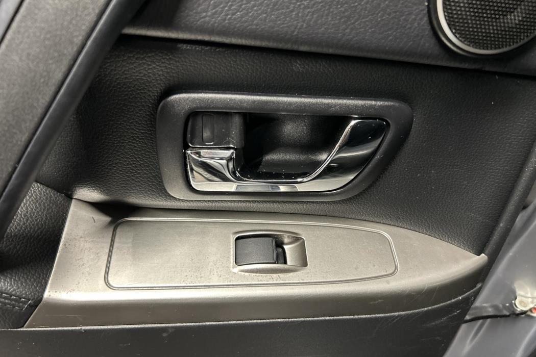 MITSUBISHI Pajero 2016