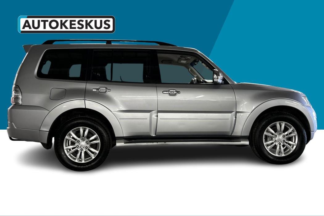 MITSUBISHI Pajero 2016