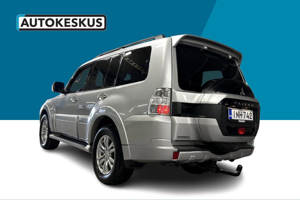 MITSUBISHI Pajero 2016