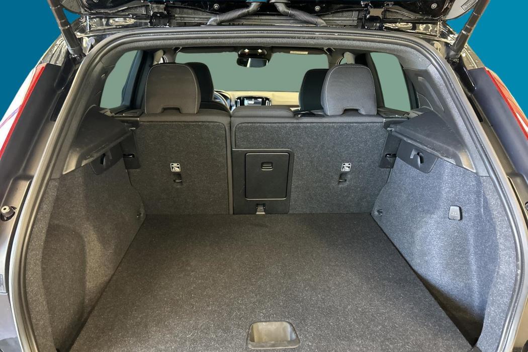 VOLVO XC40 2023