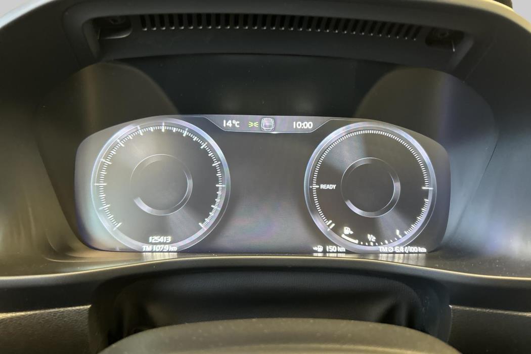 VOLVO XC40 2023