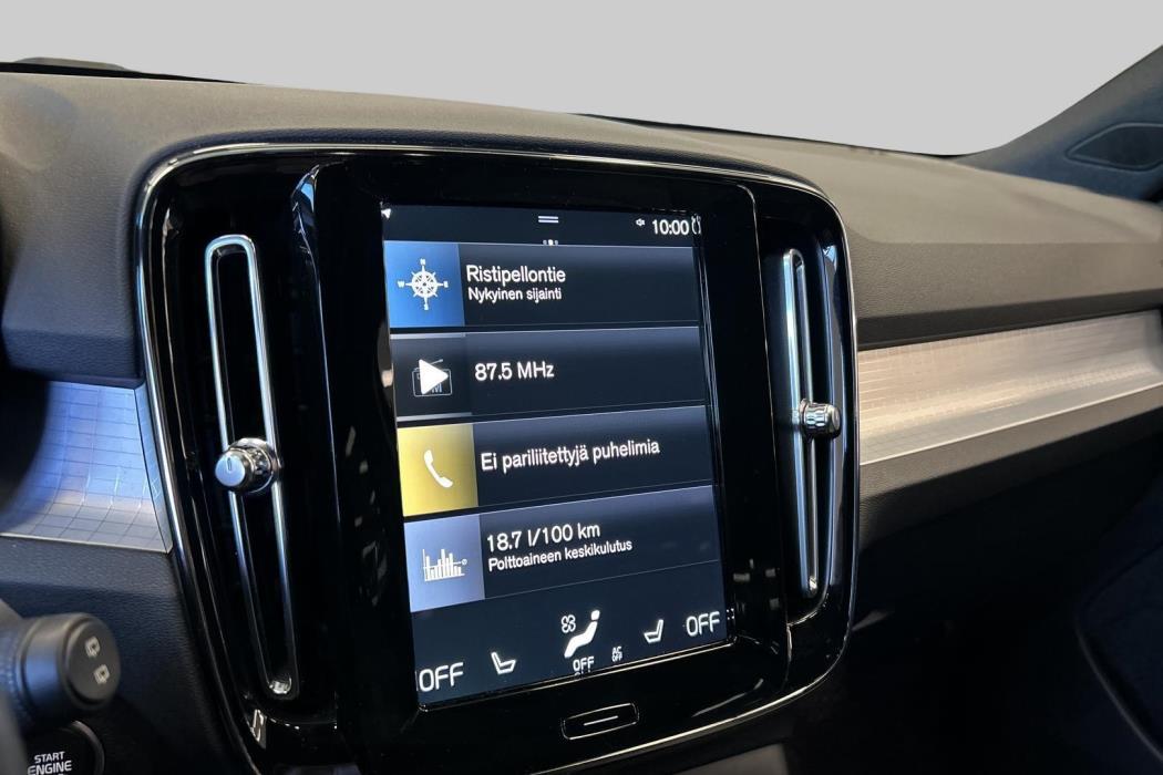 VOLVO XC40 2023