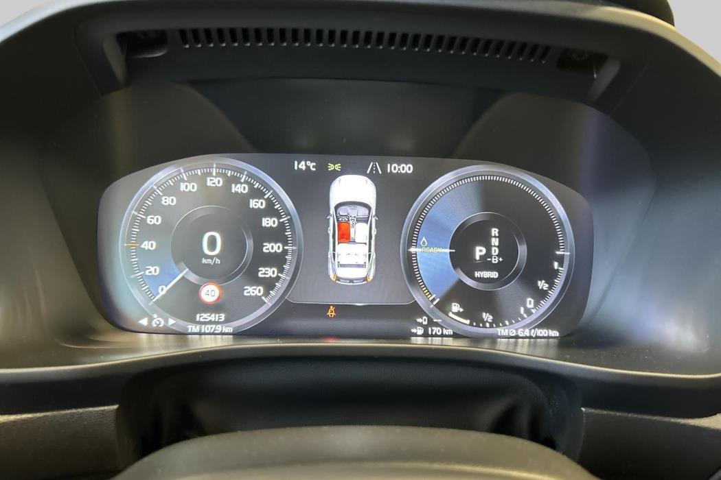 VOLVO XC40 2023