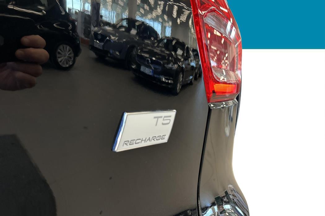 VOLVO XC40 2023