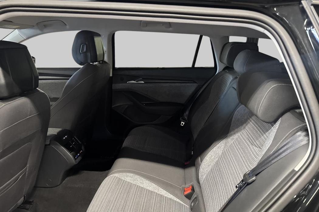 SKODA Superb 2025