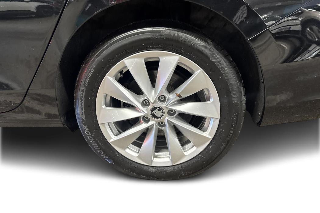 SKODA Superb 2025