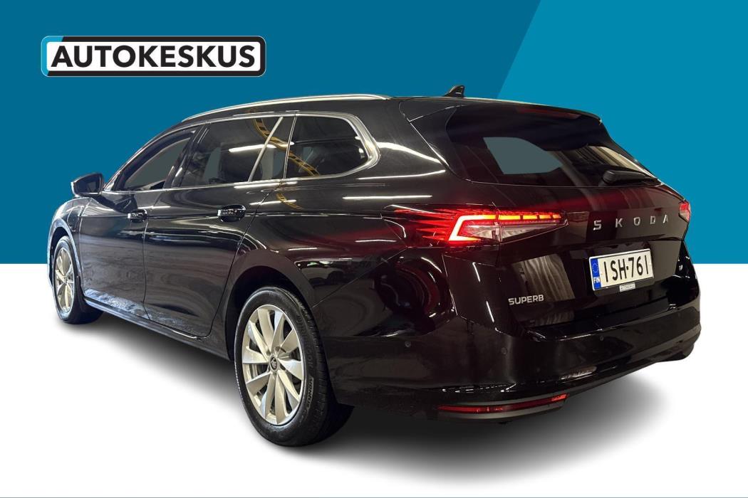 SKODA Superb 2025