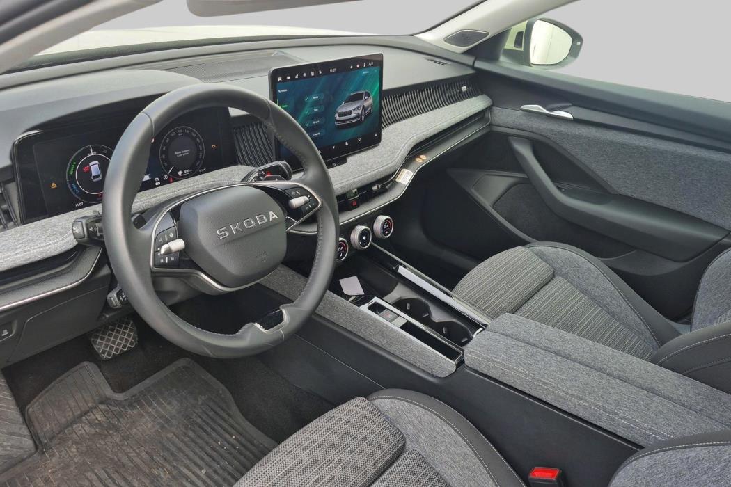SKODA Superb 2025