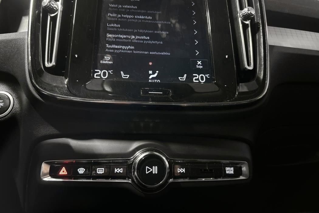 VOLVO XC40 2021