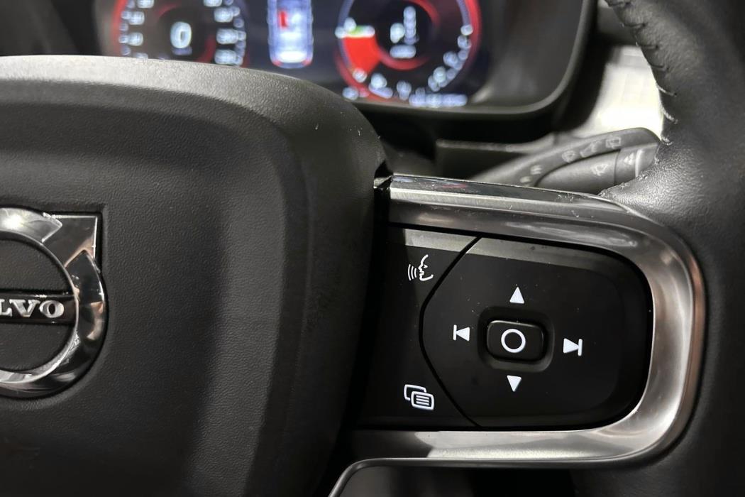 VOLVO XC40 2021