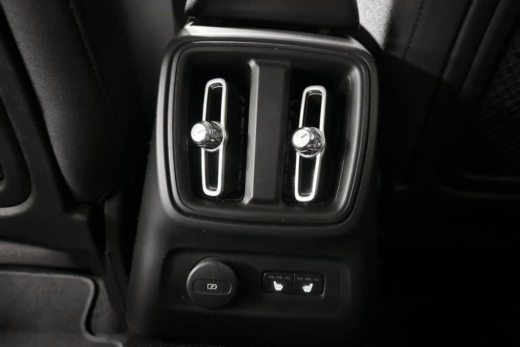 VOLVO XC40 2021
