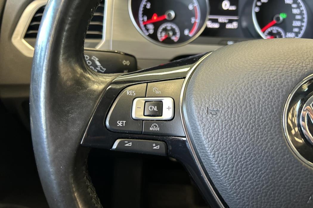 VOLKSWAGEN Golf Sportsvan 2017