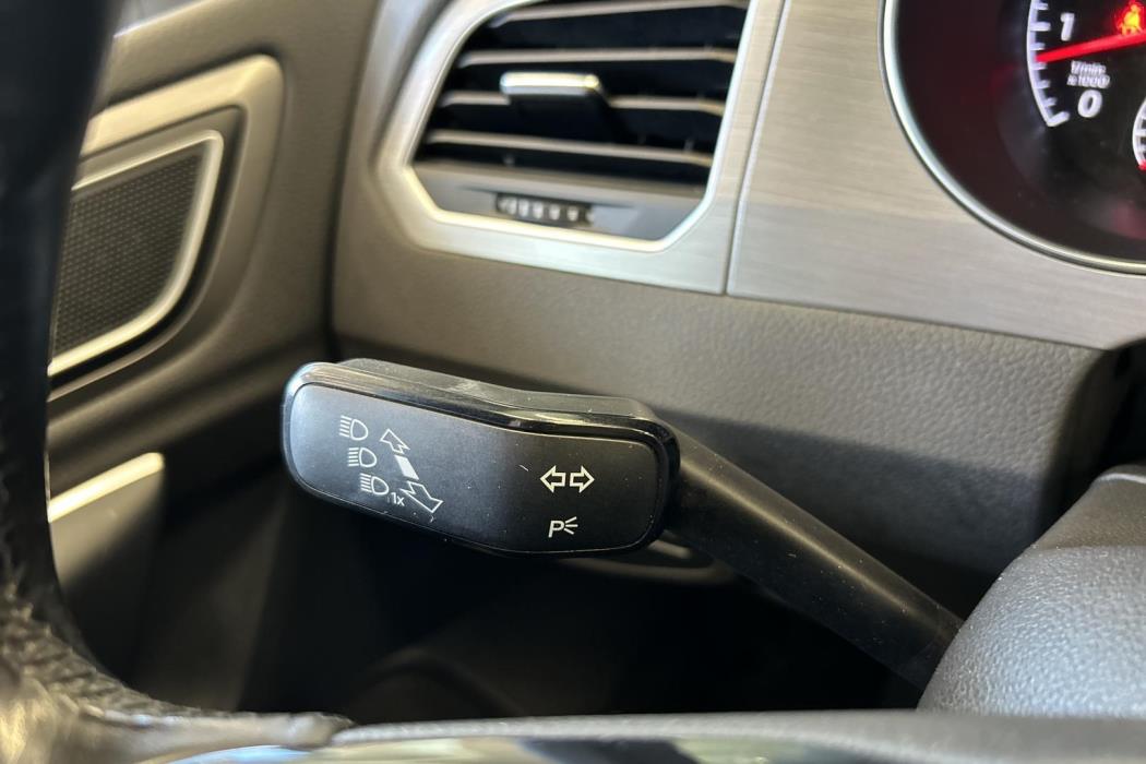 VOLKSWAGEN Golf Sportsvan 2017