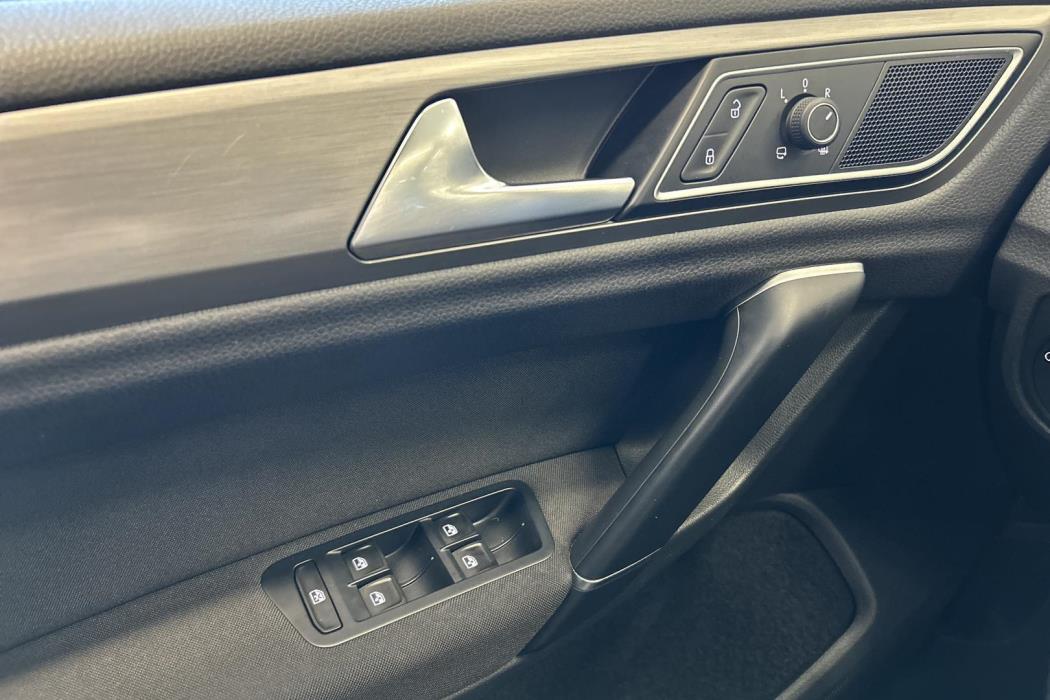 VOLKSWAGEN Golf Sportsvan 2017