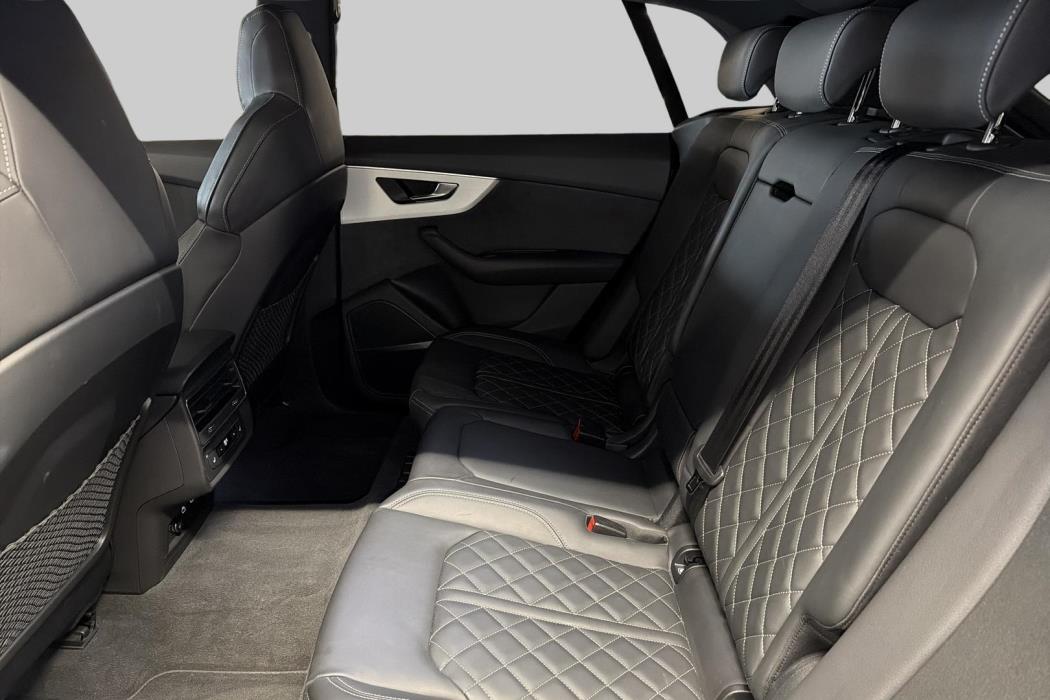 AUDI Q8 2023