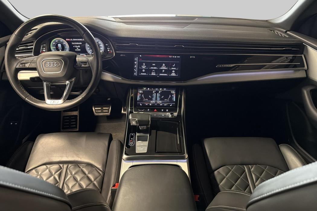 AUDI Q8 2023