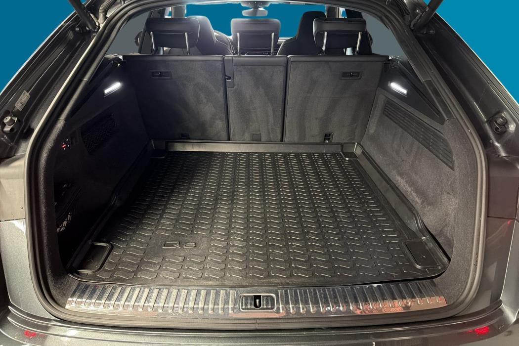 AUDI Q8 2023