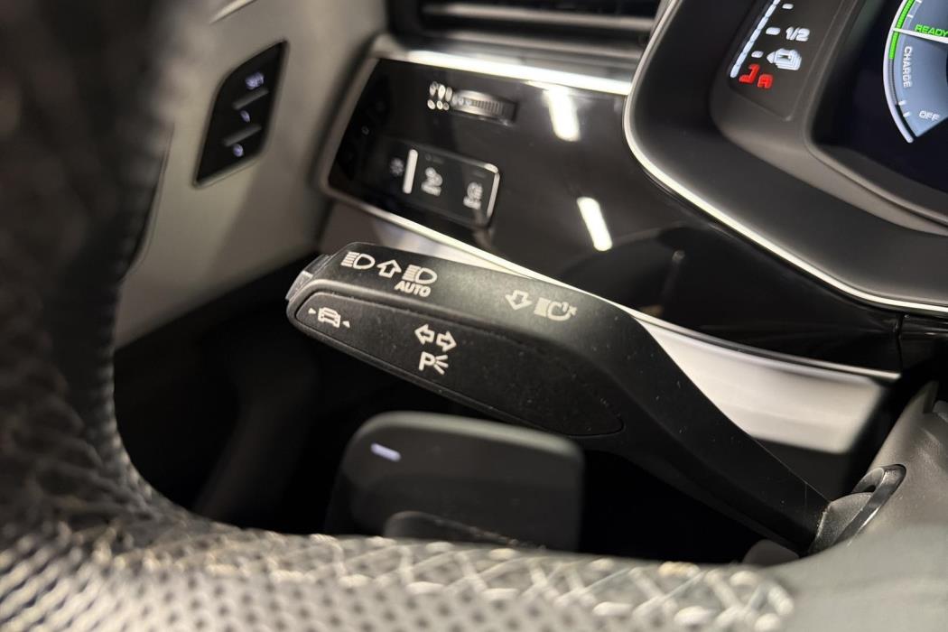 AUDI Q8 2023