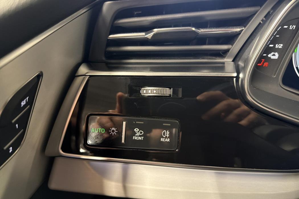 AUDI Q8 2023