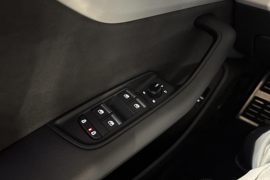 AUDI Q8 2023