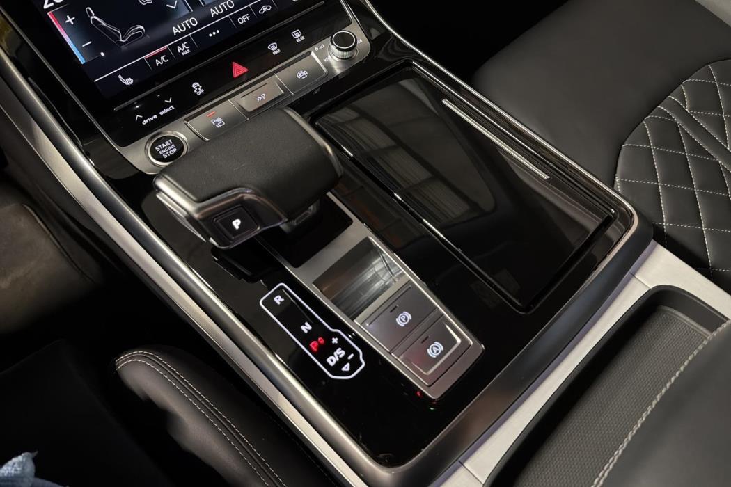 AUDI Q8 2023