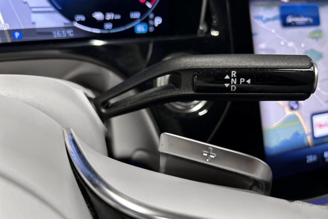 MERCEDES-BENZ E 2025