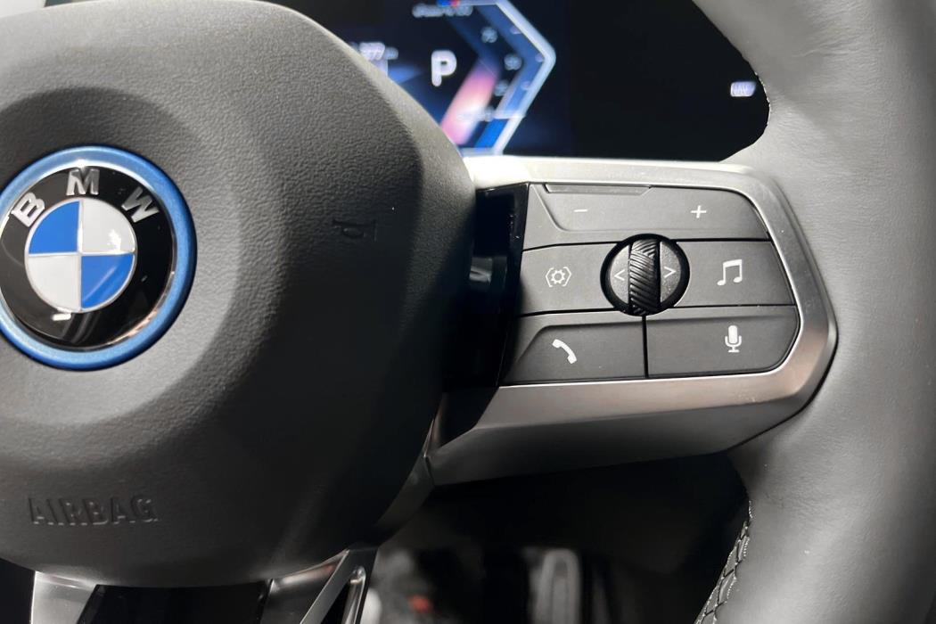 BMW iX1 2025