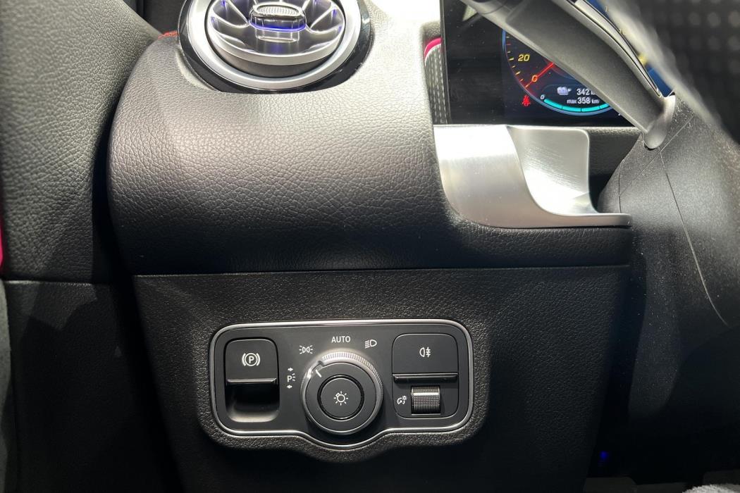MERCEDES-BENZ EQB 2023