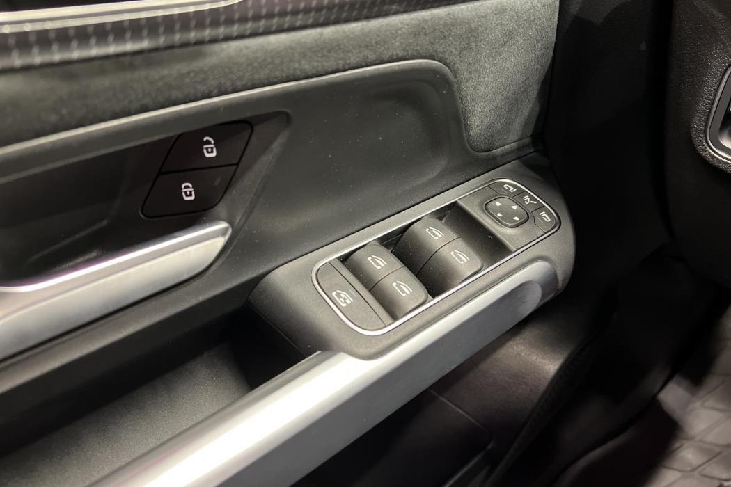 MERCEDES-BENZ EQB 2023