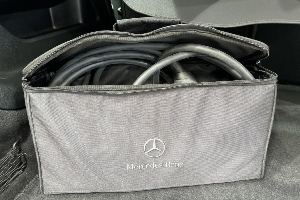 MERCEDES-BENZ EQB 2023