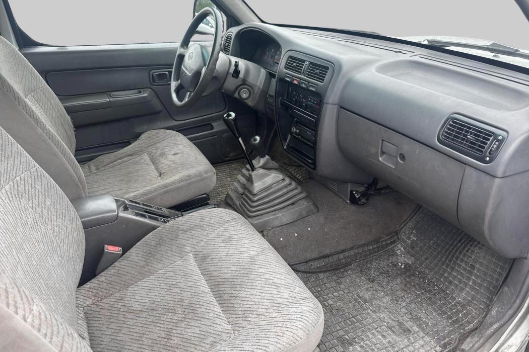 NISSAN Pick-up 1999