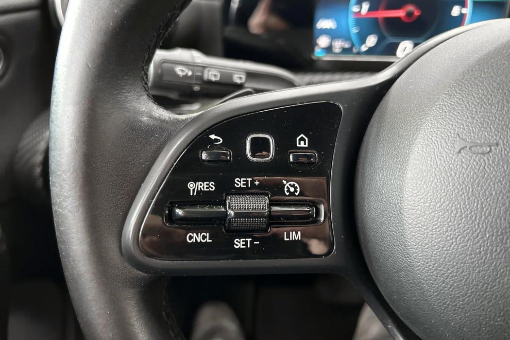 MERCEDES-BENZ A 2018