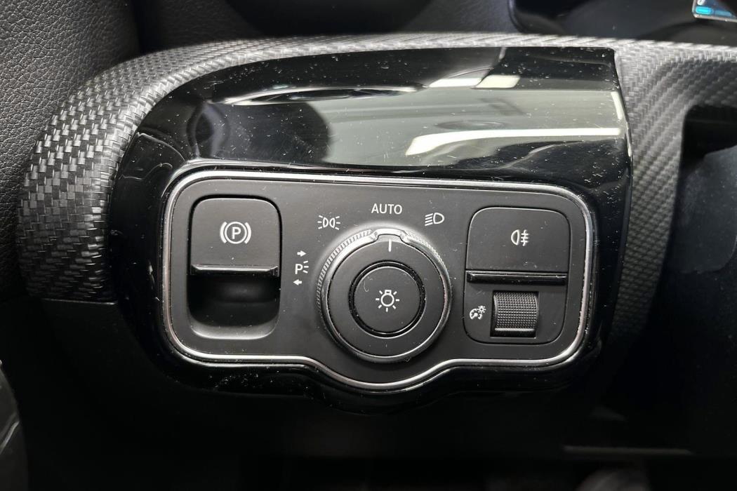 MERCEDES-BENZ A 2018