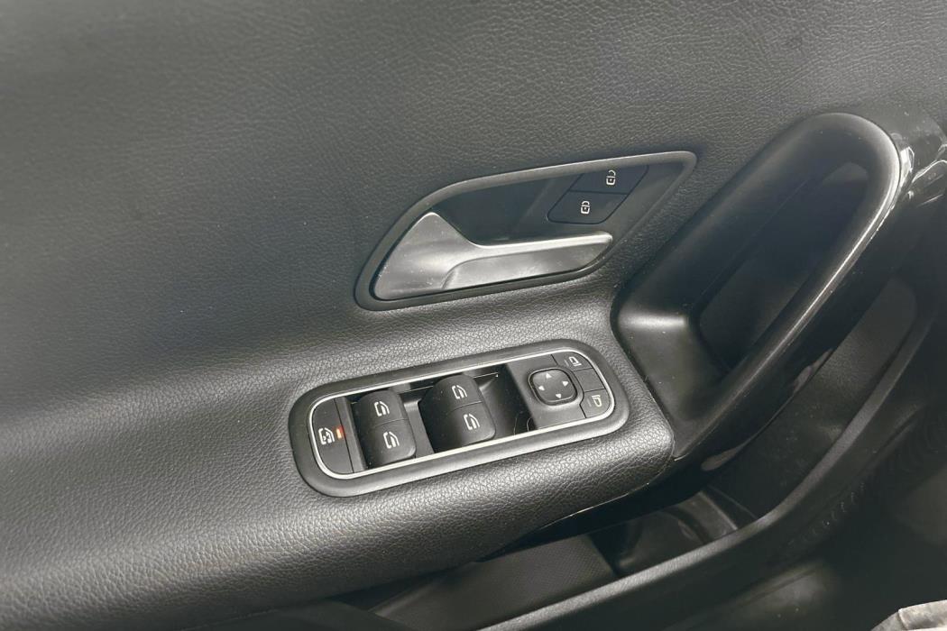 MERCEDES-BENZ A 2018