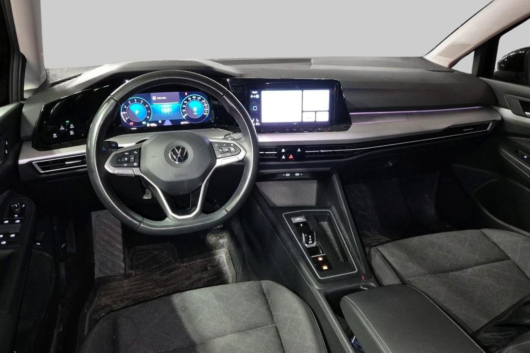 VOLKSWAGEN Golf 2023