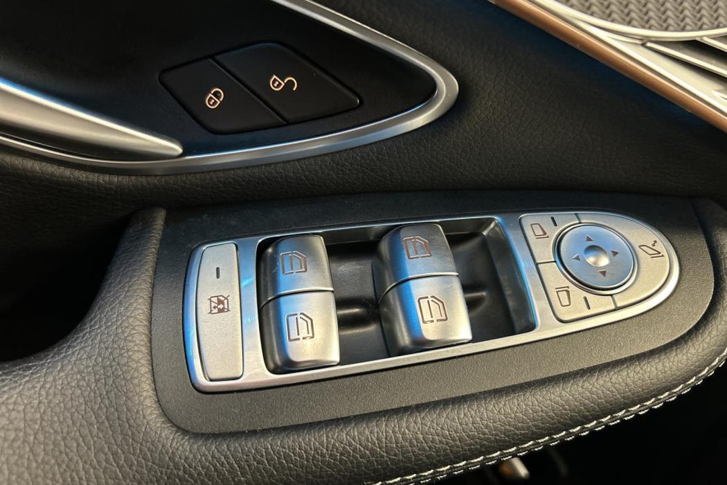 MERCEDES-BENZ EQC 2022