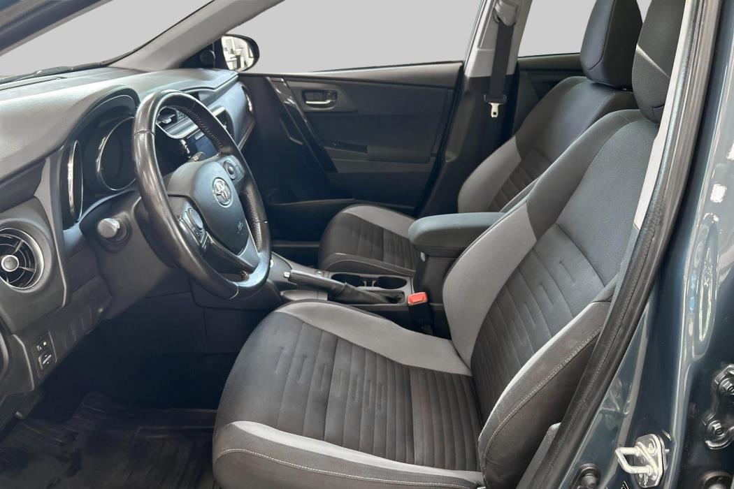 TOYOTA Auris 2016