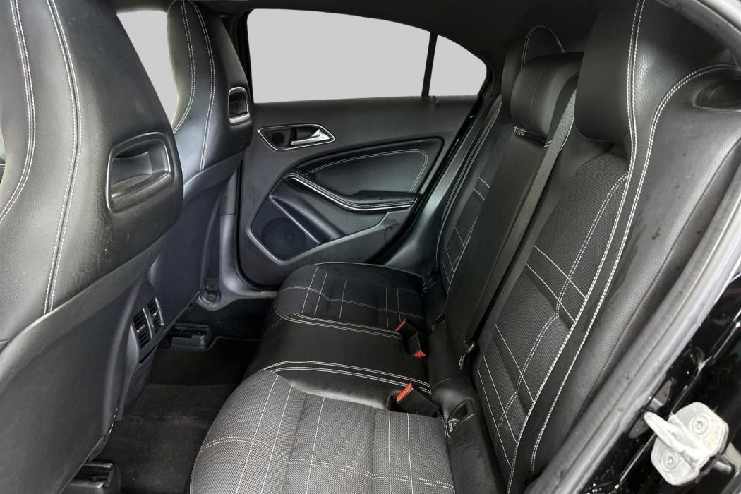 MERCEDES-BENZ A 2016
