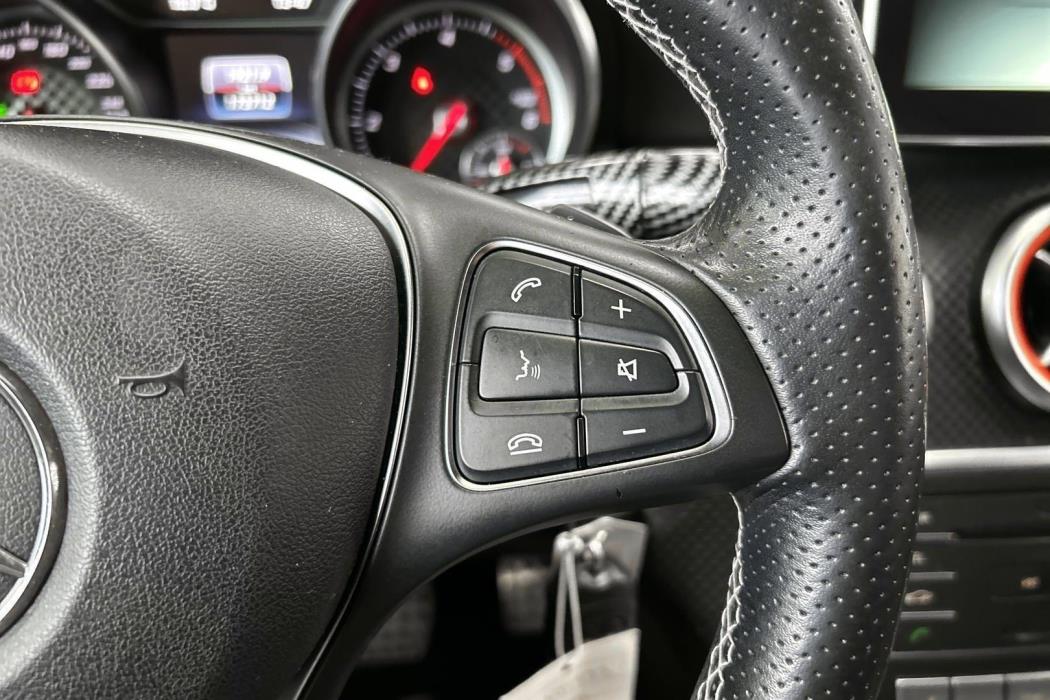 MERCEDES-BENZ A 2016