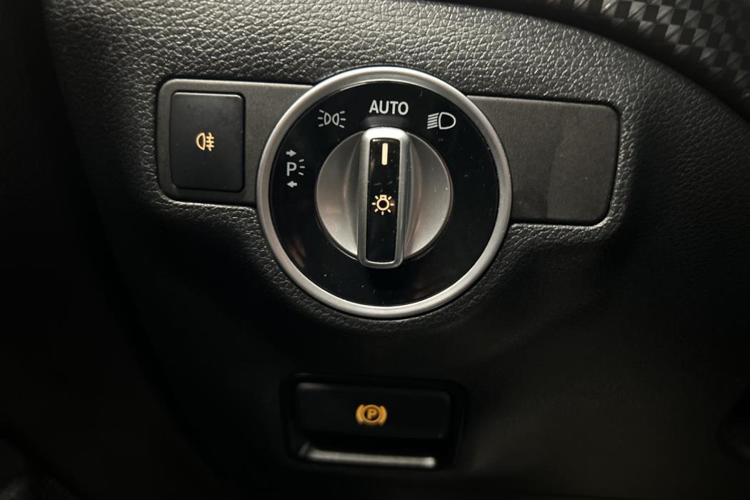 MERCEDES-BENZ A 2016