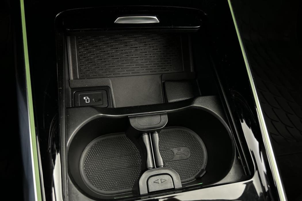 MERCEDES-BENZ EQA 2024